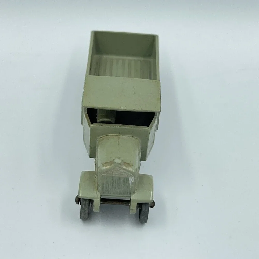 Matchbox Yesteryear Y6- AEC 'Y' Type Lorry 'OSRAM LAMPS' In Type 'A'  (MINT)